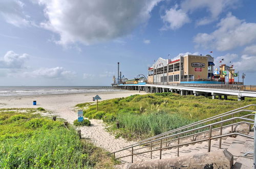 Photo 19 - Bright Galveston Bungalow: 1/2 Mi to Pleasure Pier