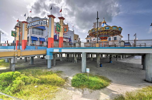 Photo 4 - Bright Galveston Bungalow: 1/2 Mi to Pleasure Pier