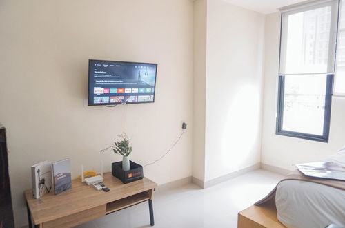 Photo 8 - Comfy Studio At 2Nd Floor Evenciio Margonda Apartment