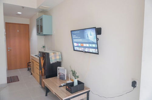 Photo 11 - Comfy Studio At 2Nd Floor Evenciio Margonda Apartment