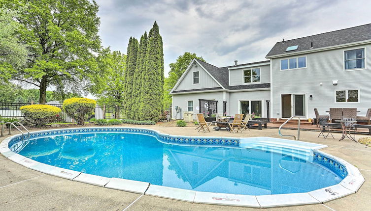 Photo 1 - Gorgeous Montgomery Home With Hot Tub