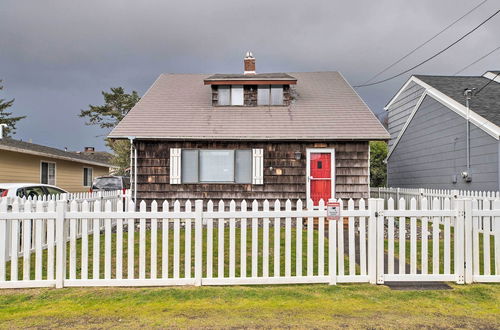 Photo 15 - Cozy Seaside Home w/ Patio - Walk to Seaside Beach