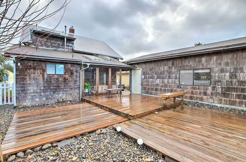 Photo 9 - Cozy Seaside Home w/ Patio - Walk to Seaside Beach