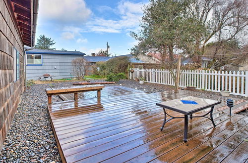 Photo 11 - Cozy Seaside Home w/ Patio - Walk to Seaside Beach