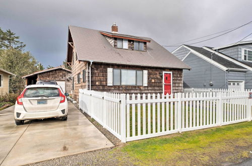 Photo 14 - Cozy Seaside Home w/ Patio - Walk to Seaside Beach