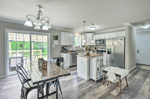 Foto 8 - Modern Northfield Family Cabin w/ Hot Tub