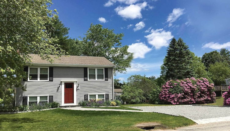 Foto 1 - Bright Narragansett Beach Escape w/ Deck & Yard