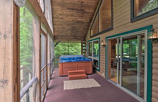 Foto 3 - Adirondack / Lake George Cabin w/ Hot Tub