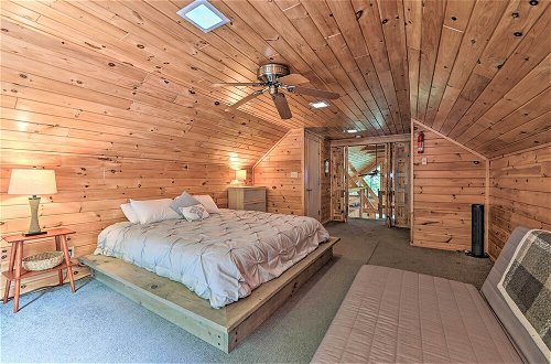 Foto 15 - Adirondack / Lake George Cabin w/ Hot Tub