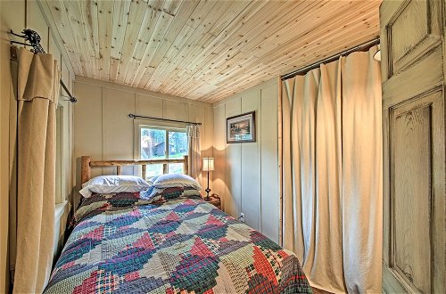 Foto 14 - Hilltop Cabin Retreat by Lake Koocanusa