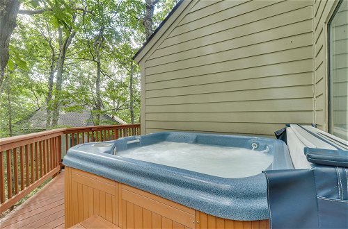 Photo 9 - Wintergreen Home w/ Hot Tub, Deck & Mountain Views