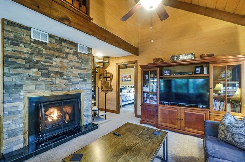 Photo 6 - Wintergreen Home w/ Hot Tub, Deck & Mountain Views