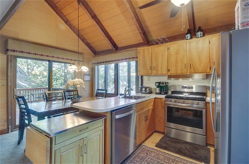 Photo 16 - Wintergreen Home w/ Hot Tub, Deck & Mountain Views