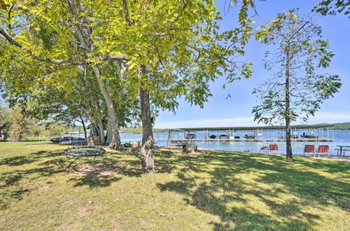 Foto 6 - Spring City Home: Lakefront Boating Getaway