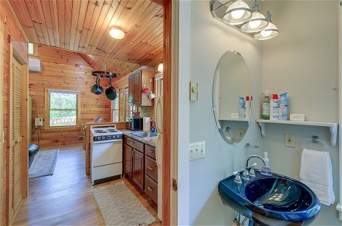 Foto 14 - Cozy Blue Ridge Cabin Rental w/ On-site Stream