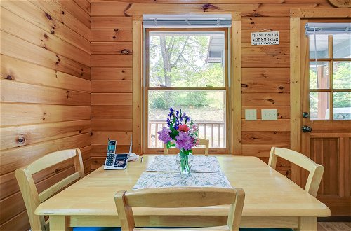 Foto 20 - Cozy Blue Ridge Cabin Rental w/ On-site Stream