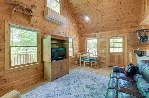 Foto 1 - Cozy Blue Ridge Cabin Rental w/ On-site Stream