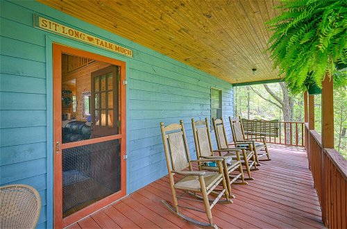 Foto 10 - Cozy Blue Ridge Cabin Rental w/ On-site Stream