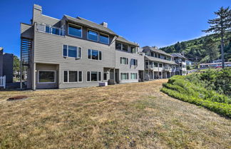 Photo 2 - Cozy Depoe Bay Hideaway, Steps to Scenic View