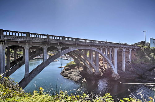 Photo 4 - Cozy Depoe Bay Hideaway, Steps to Scenic View