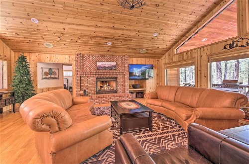 Foto 30 - Expansive Pinetop Cabin w/ Fireplace + Grill