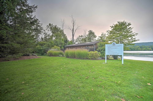 Photo 21 - Cozy Stockbridge Cabin - Walk to Beach & Lake