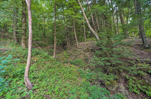 Photo 23 - Cozy Stockbridge Cabin - Walk to Beach & Lake