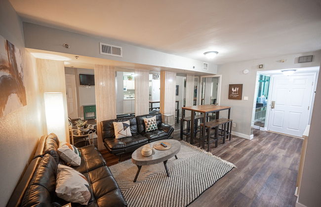 Stay Together on The Strip - 3 Bed Condo - Photo 14