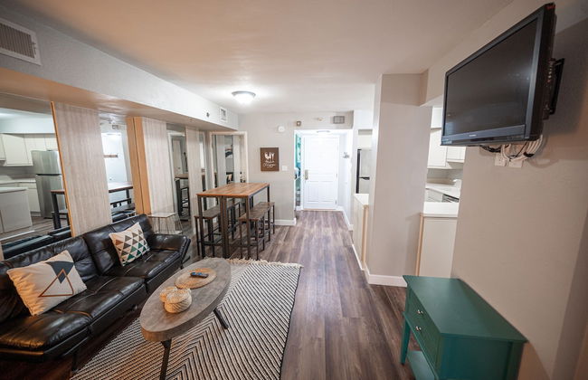 Stay Together on The Strip - 3 Bed Condo - Photo 1
