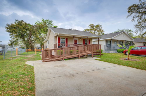 Photo 2 - Charming Biloxi Vacation Rental Near Beach