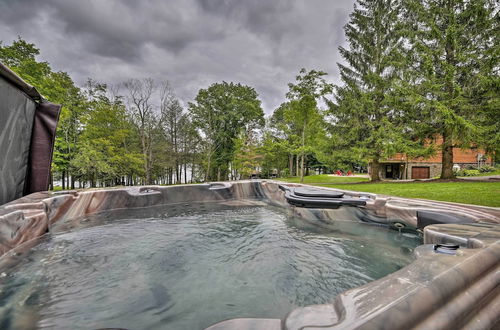 Foto 3 - Indian Lake Retreat w/ Wet Bar & Covered Deck