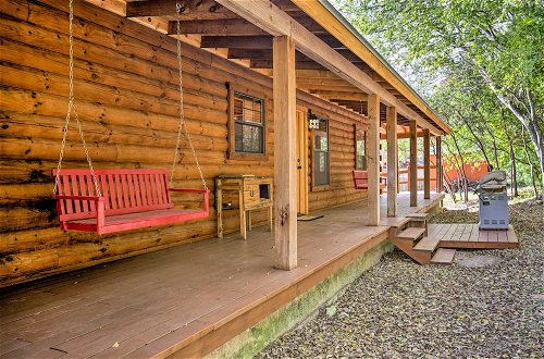 Foto 15 - Cozy New Braunfels Family Cabin w/ Porch & Views