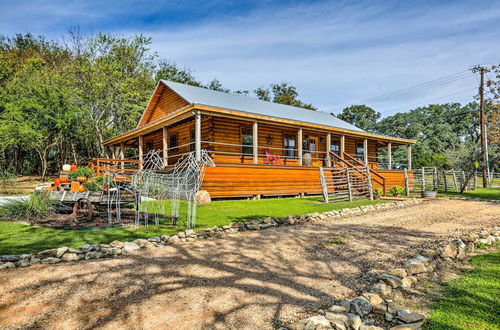 Foto 11 - Cozy New Braunfels Family Cabin w/ Porch & Views