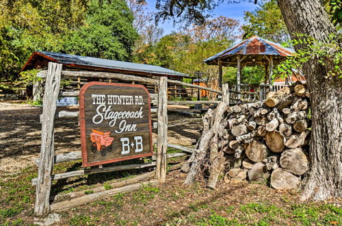 Foto 6 - Cozy New Braunfels Family Cabin w/ Porch & Views