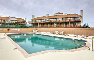 Foto 2 - Kitty Hawk Townhome at Sea Dunes - Walk to Beach