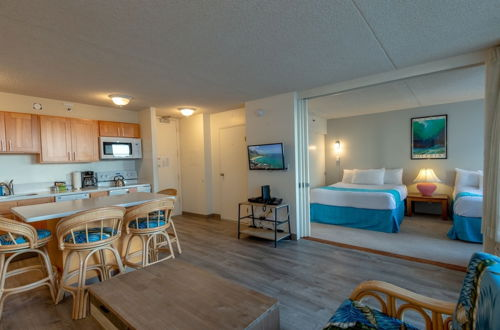 Foto 2 - Updated Waikiki Condo with Mountain Views - 22nd floor, Free parking & WiFi by Koko Resort Vacation Rentals