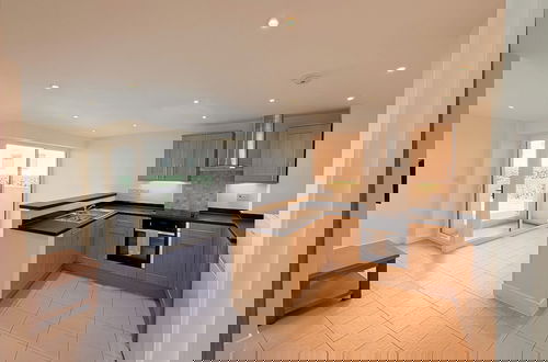 Photo 17 - Westbeach Holiday Apartments