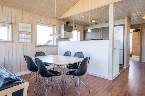 Photo 10 - 6 Person Holiday Home in Hvide Sande