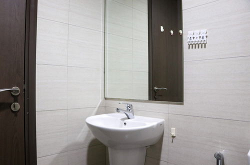 Foto 13 - Strategic And Warm Studio At Ciputra International Apartment