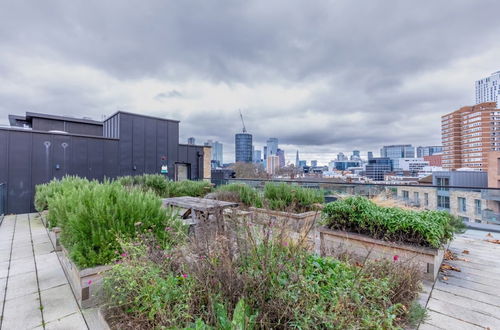 Photo 40 - Elegant & Serene 2BD Flat W/roof Terrace Hoxton