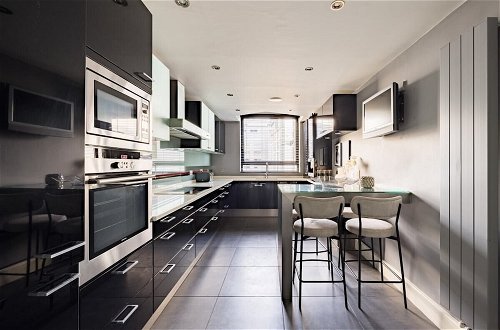 Photo 13 - The River Thames View - Stunning 2bdr Flat With Study Room + Balcony