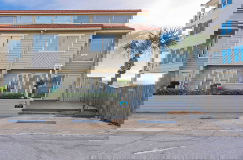 Foto 68 - Destiny on the Sand by Avantstay Direct Beach Access! Bbq on Large Ocean Facing Patio
