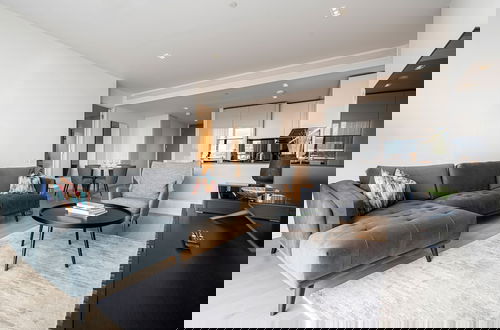 Photo 17 - Sensational Two-bedroom Apartment by the River
