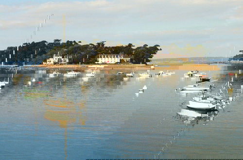 Photo 26 - Holiday Home in Plogonnec Near Sandy Beaches
