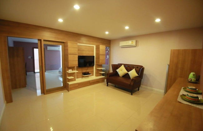Pintree Service Apartment Pattaya - Photo 34