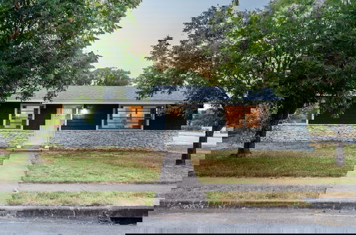 Photo 23 - Upstay - Bungalow w Games Golf Fire and Patio