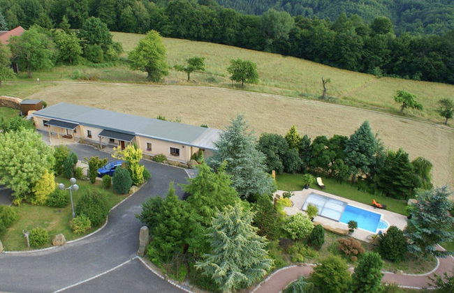 Modern Holiday Home With Shared Swimming Pool in Mittelndorf - Foto 46