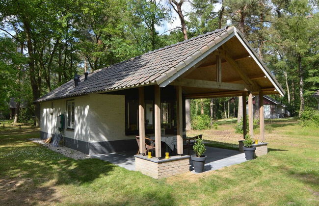 Completely Detached Bungalow in a Nature-filled Park by a Large fen - Foto 76