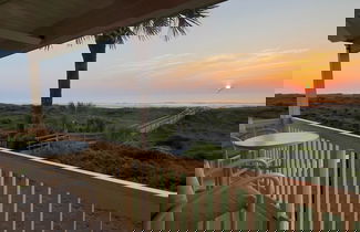 Foto 2 - Oceanfront Serenity at Stylish Sea Haven 212