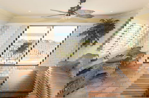 Foto 11 - Oceanfront Serenity at Stylish Sea Haven 212